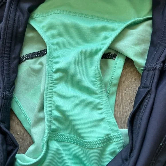 Lululemon Speed Short in Tri Pop Menthol Naval Blue Size 2 - Picture 4 of 6